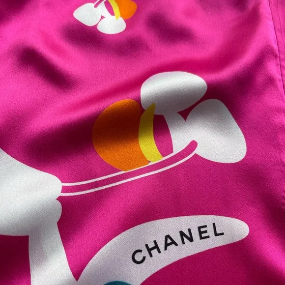 Vintage Chanel 100% Silk L Mid-length Floral Pattern Logo Super Soft Quality - Picture 2 of 4